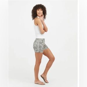 Spanx Stretch Twill Shorts 6” Camo 20358R